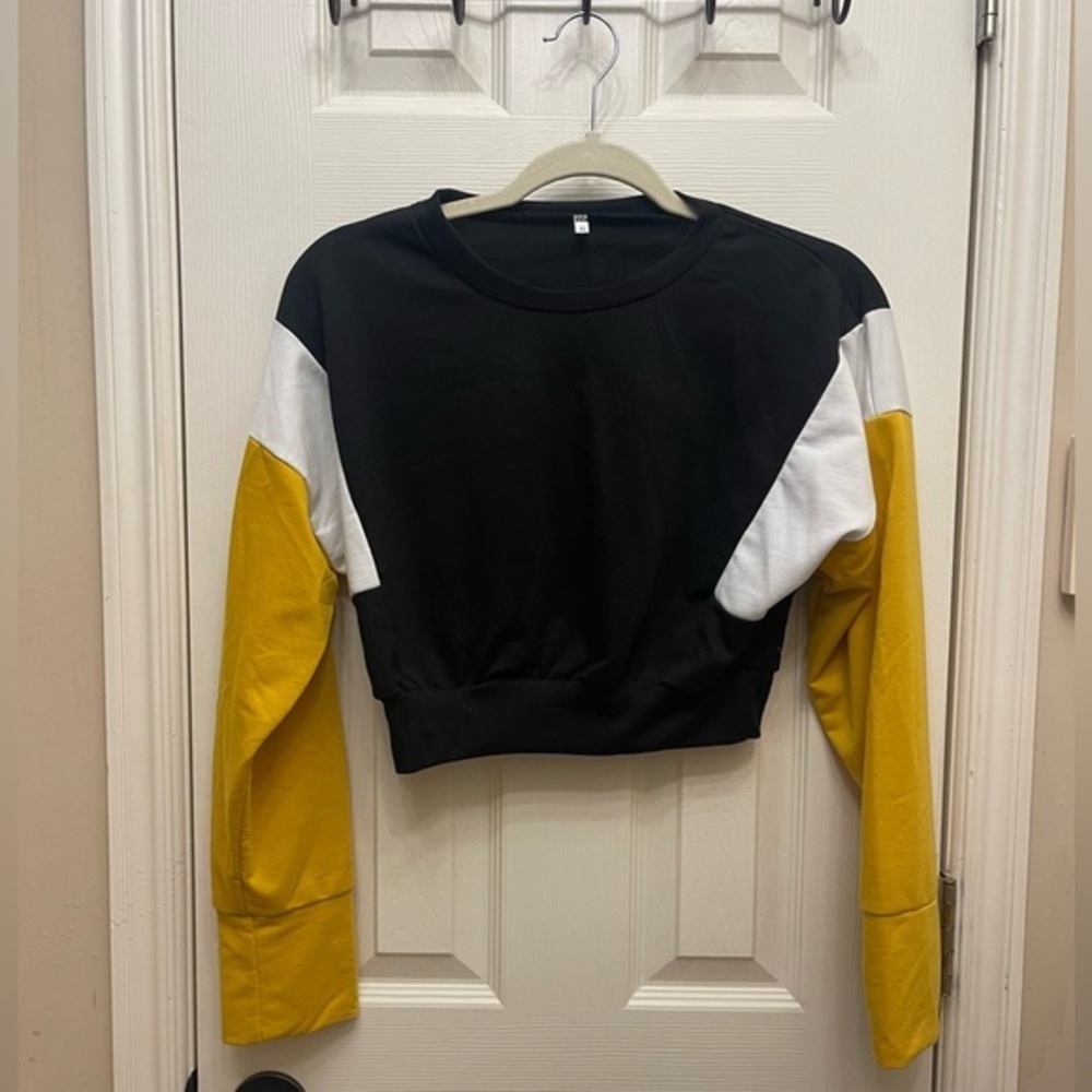 Women’s AS SHEIN black/gold/white crop sweatshirt